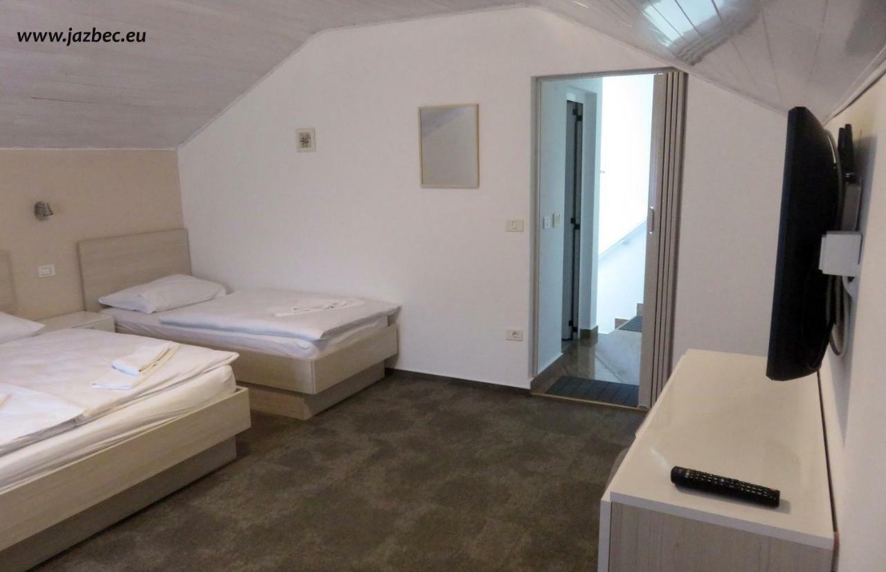 Sobe Rooms Zimmer Jazbec Idrsko Exterior foto